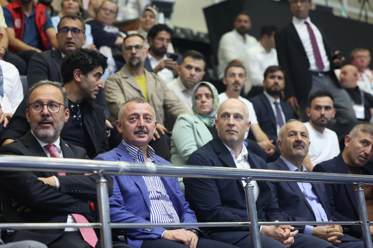 B&uuml;y&uuml;kakın: &ldquo;Kocaeli olarak mutluyuz, gururluyuz&rdquo;