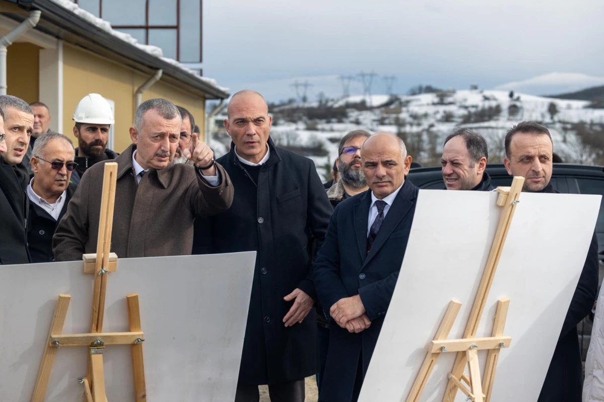 B&uuml;y&uuml;kakın: &ldquo;Kocaelispor&rsquo;umuzu Avrupa  standartlarında bir tesise kavuşturacağız&rdquo;   