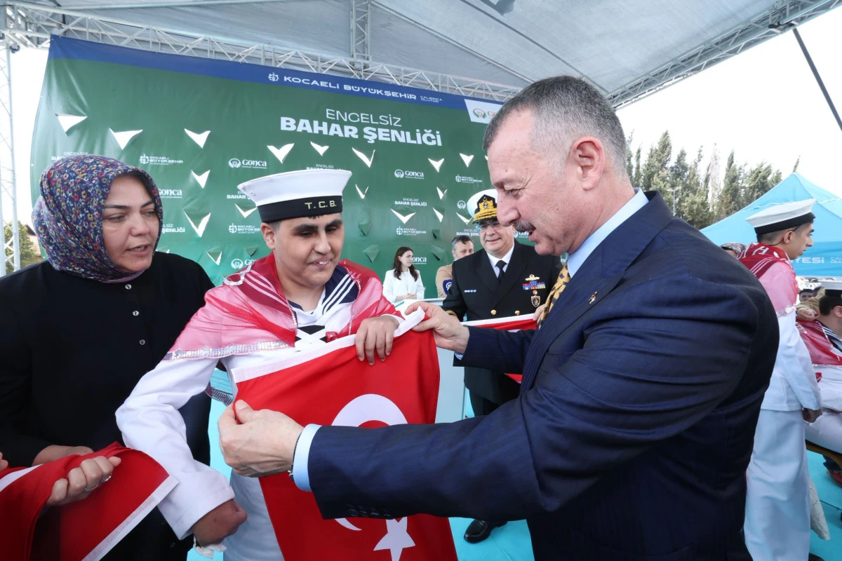 B&uuml;y&uuml;kakın temsili uğurlamada &ouml;zel bireylerle konvoy yaptı, halay &ccedil;ekti