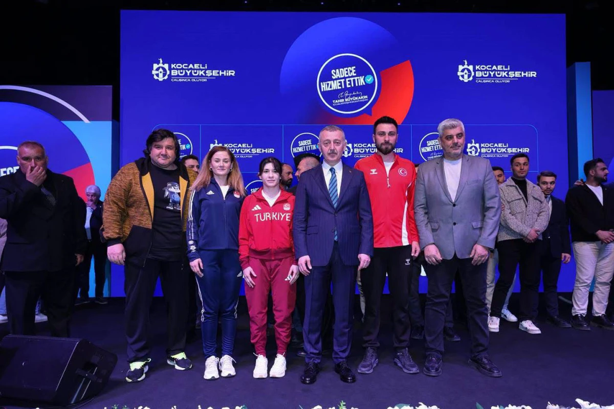 B&uuml;y&uuml;kakın&rsquo;ın toplantısı t&uuml;m Kocaeli&rsquo;yi buluşturdu