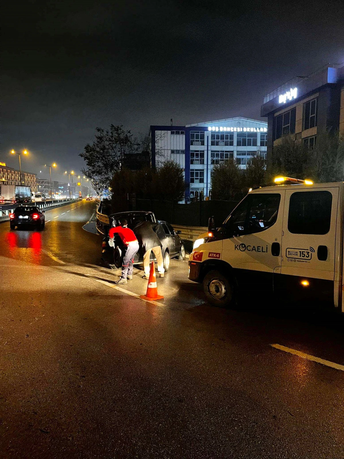 B&uuml;y&uuml;kşehir A Takımı&rsquo;ndan kazaya anında m&uuml;dahale