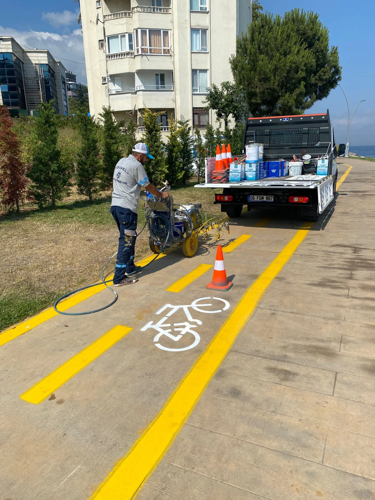Büyükşehir, bisiklet yolu çizgilerini yeniliyor
