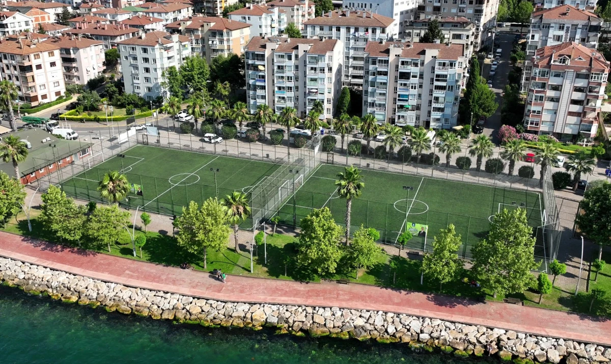 B&uuml;y&uuml;kşehir futbol sahaları i&ccedil;in ihaleye &ccedil;ıkıyor