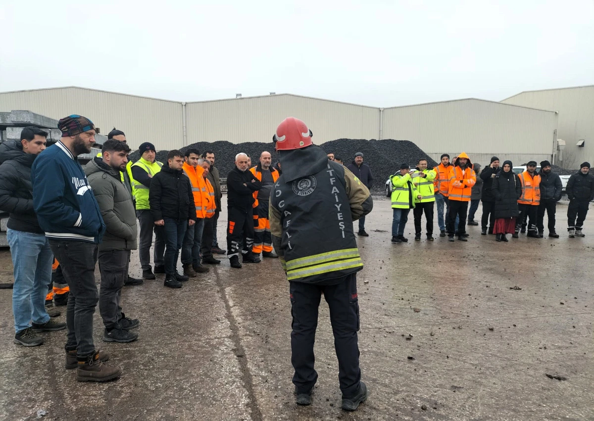 B&uuml;y&uuml;kşehir İtfaiyesi&rsquo;nden TCDD&rsquo;ye yangın eğitimi