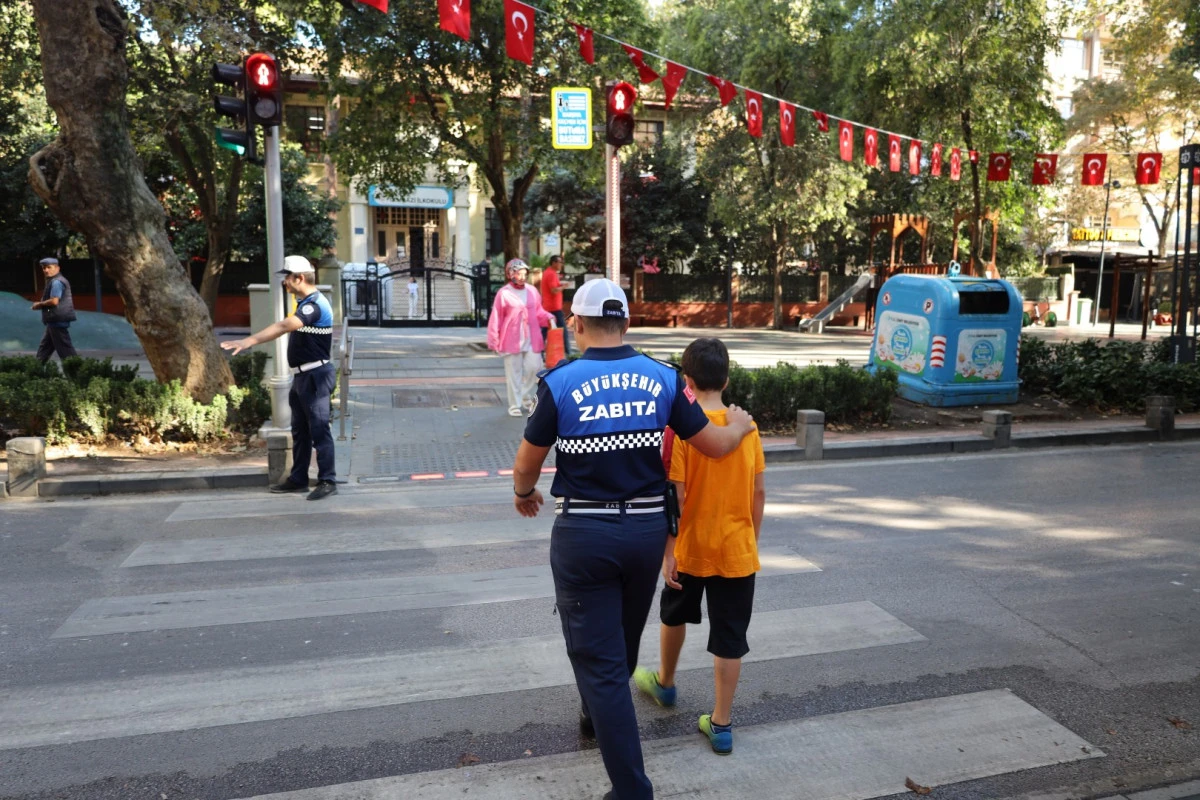 Büyükşehir Zabıtası ile okul yolu daha güvenli