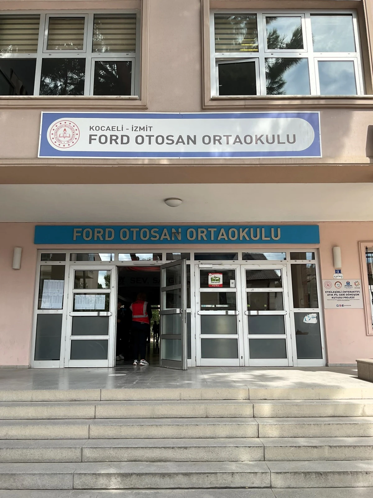 B&uuml;y&uuml;kşehir&rsquo;den okullara 7,3 milyon TL&rsquo;lik boya desteği