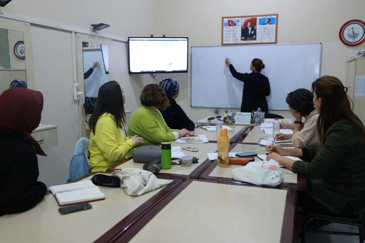 B&uuml;y&uuml;kşehir&rsquo;in &ldquo;Halk &Uuml;niversitesi&rdquo; her ge&ccedil;en g&uuml;n b&uuml;y&uuml;yor