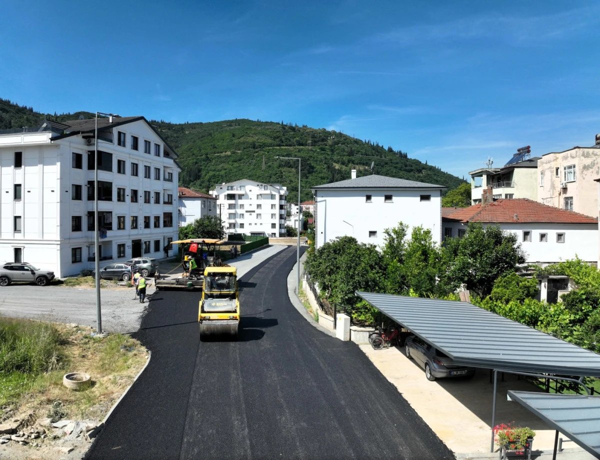 B&uuml;y&uuml;kşehir&rsquo;in yollardaki mesaisi s&uuml;r&uuml;yor