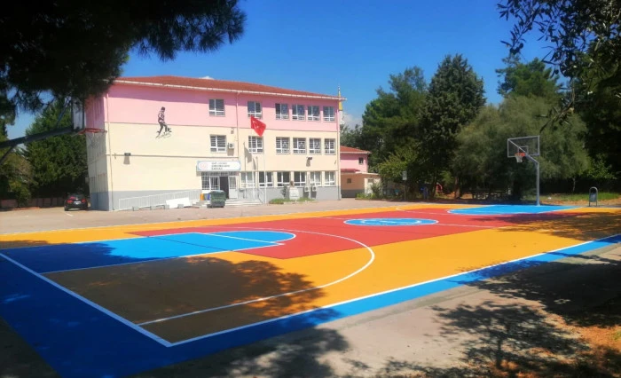 B&uuml;y&uuml;kşehir&rsquo;le okullar spor alanlarına kavuşuyor