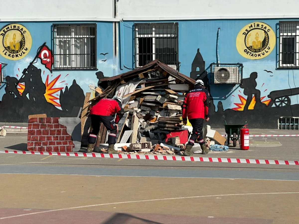 &Ccedil;AK-TİM, Sivil Savunma G&uuml;n&uuml;&rsquo;nde tatbikat ger&ccedil;ekleştirdi