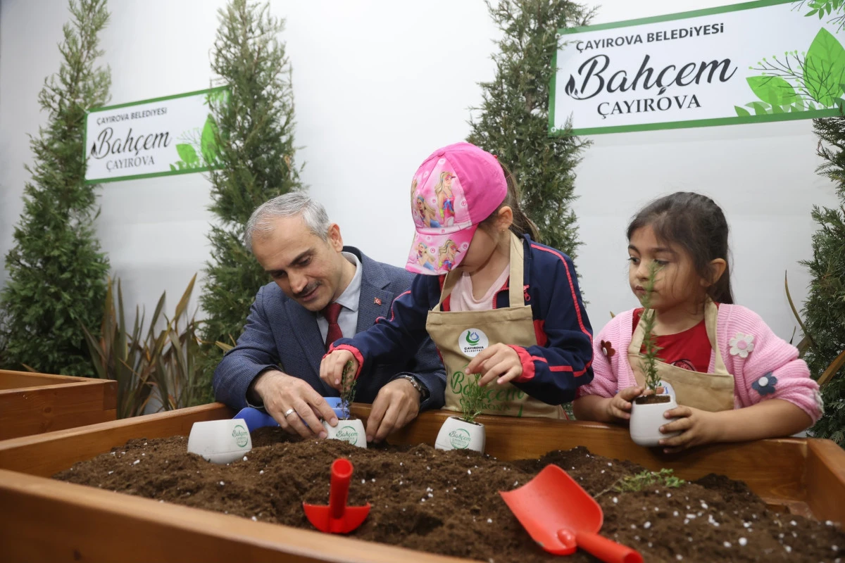 &Ccedil;ayırova Belediyesi 2. Bilim Şenliği ziyarete a&ccedil;ıldı