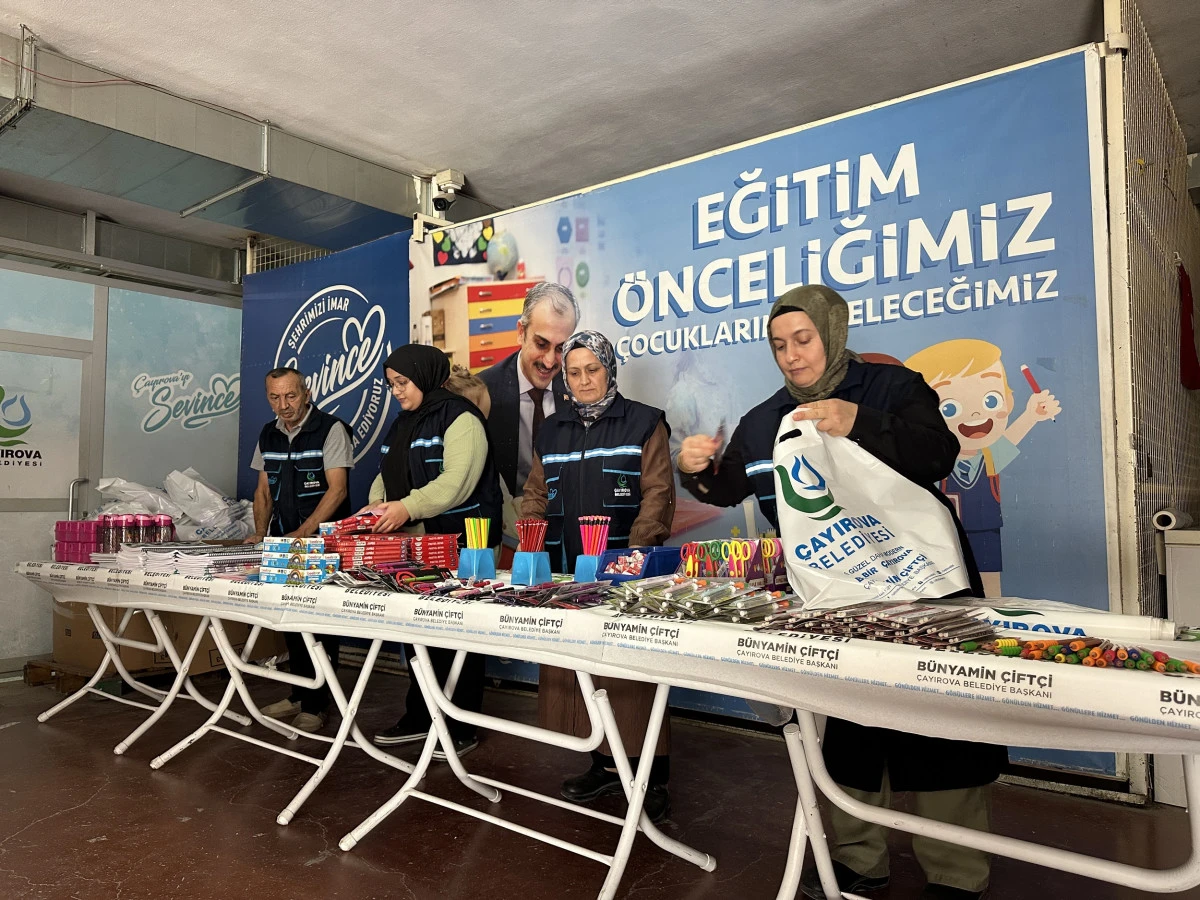 &Ccedil;ayırova Belediyesi&rsquo;nden &ouml;ğrencilere kırtasiye yardımı   