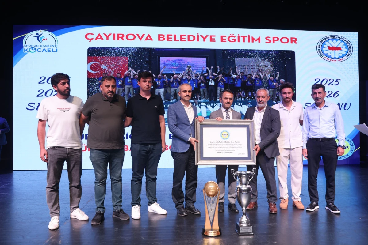 &Ccedil;ayırova Belediyesi&rsquo;nin sporcuları  &ouml;d&uuml;l t&ouml;renine damga vurdu
