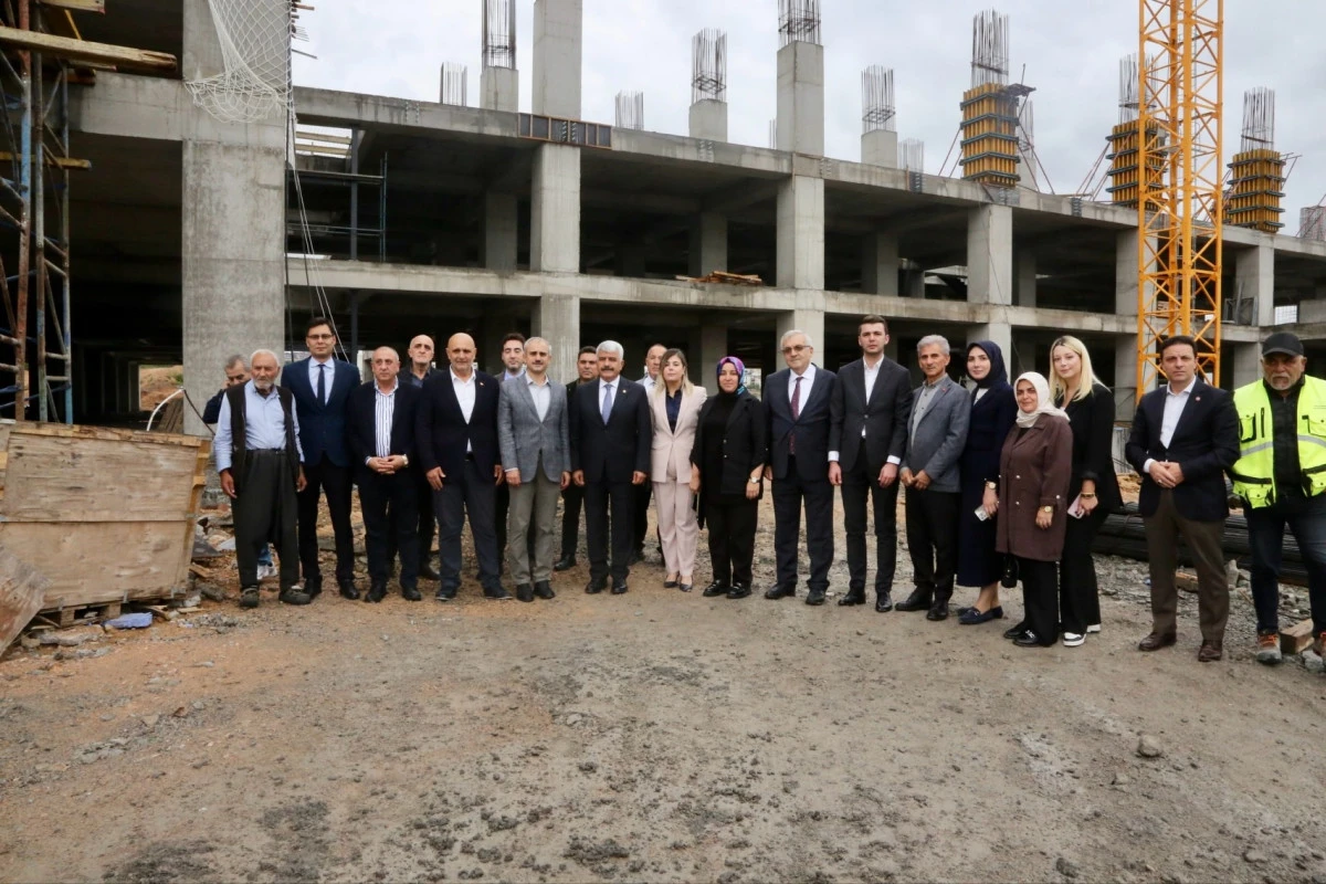 &Ccedil;ayırova Devlet Hastanesi İnşaatında &Ccedil;alışmalar Yerinde İncelendi