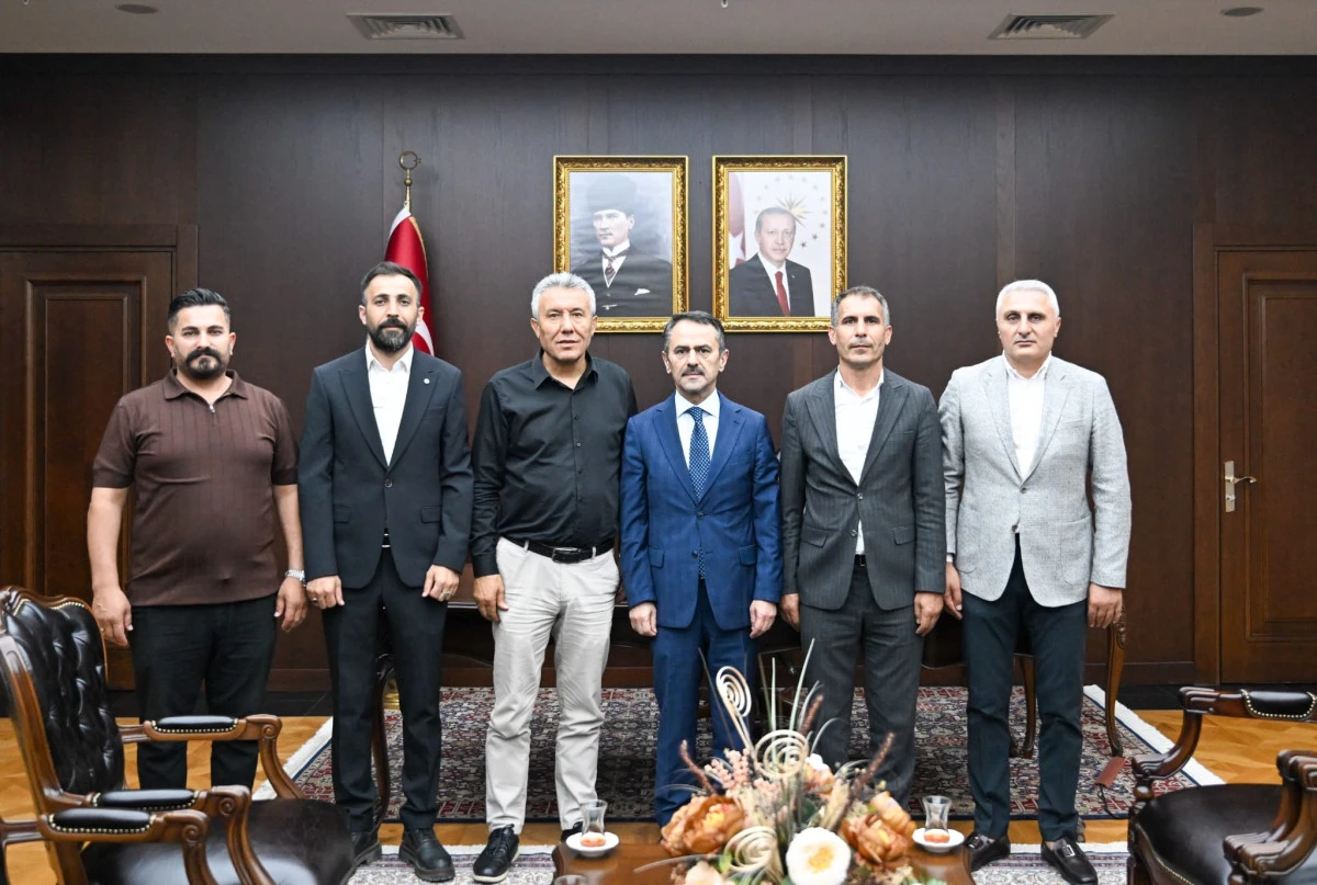 &Ccedil;ayırova M&uuml;teahhitler Birliği Derneği Y&ouml;netimi, Vali Aktaş&rsquo;ı Gebze Makamda Ziyaret Etti