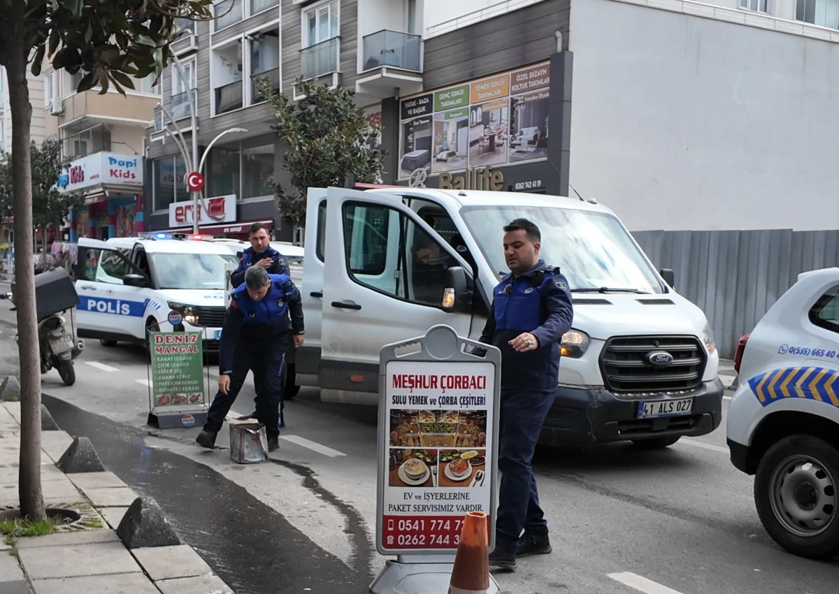 &Ccedil;ayırova Zabıtası, g&uuml;venli ve d&uuml;zenli caddeler i&ccedil;in &ccedil;alışıyor
