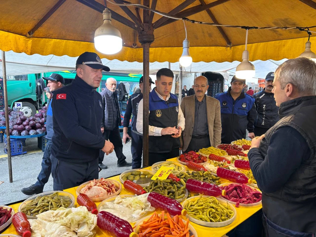 &Ccedil;ayırova Zabıtası, pazar denetimi ger&ccedil;ekleştirdi