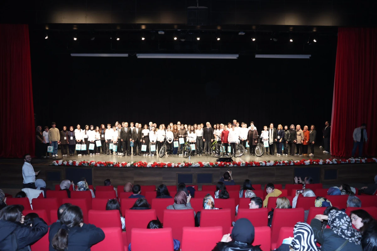 &Ccedil;ayırova&rsquo;da bilgi evi &ouml;ğrencileri, bilgilerini yarıştırdı