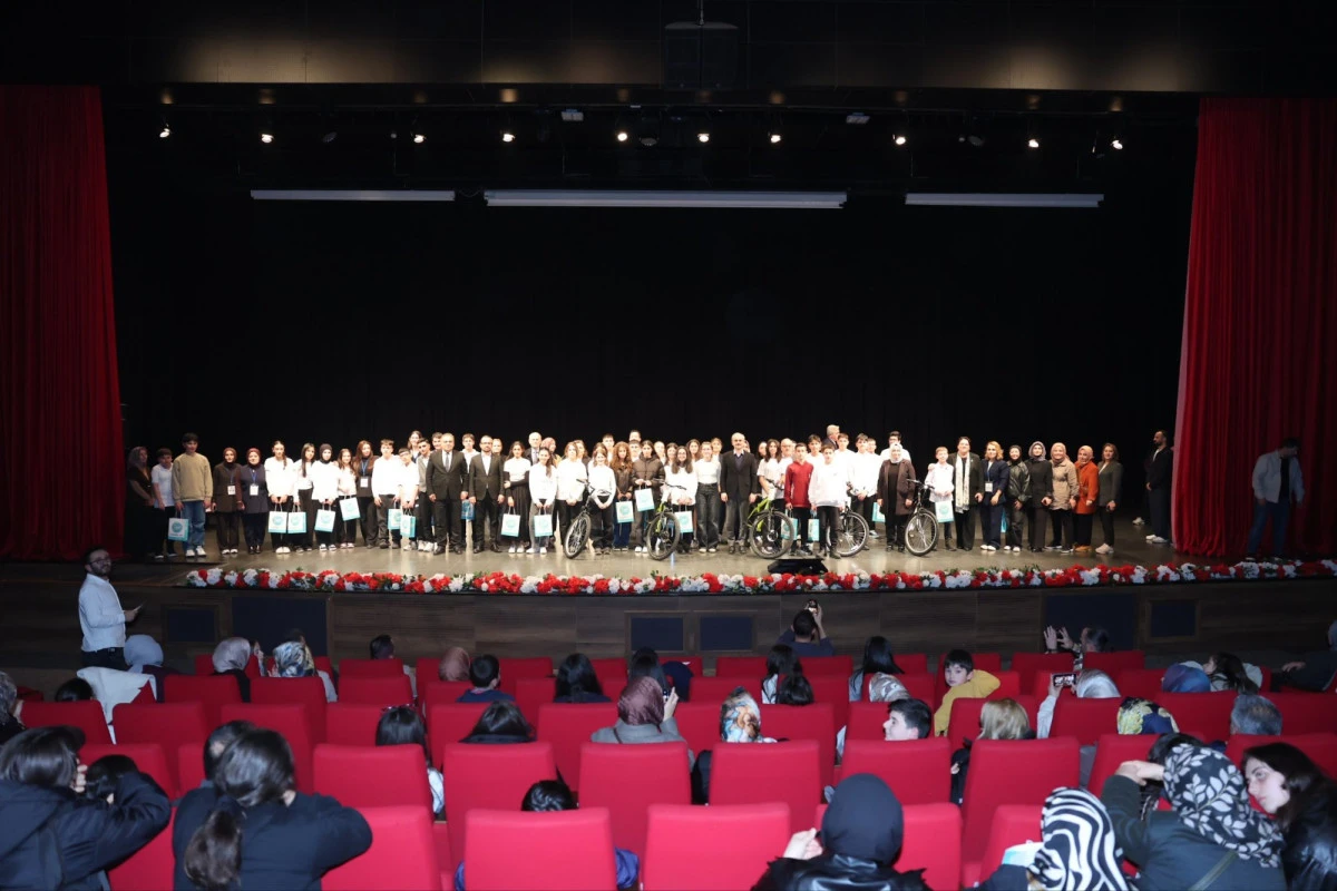 &Ccedil;ayırova&rsquo;da bilgi evi &ouml;ğrencileri, bilgilerini yarıştırdı
