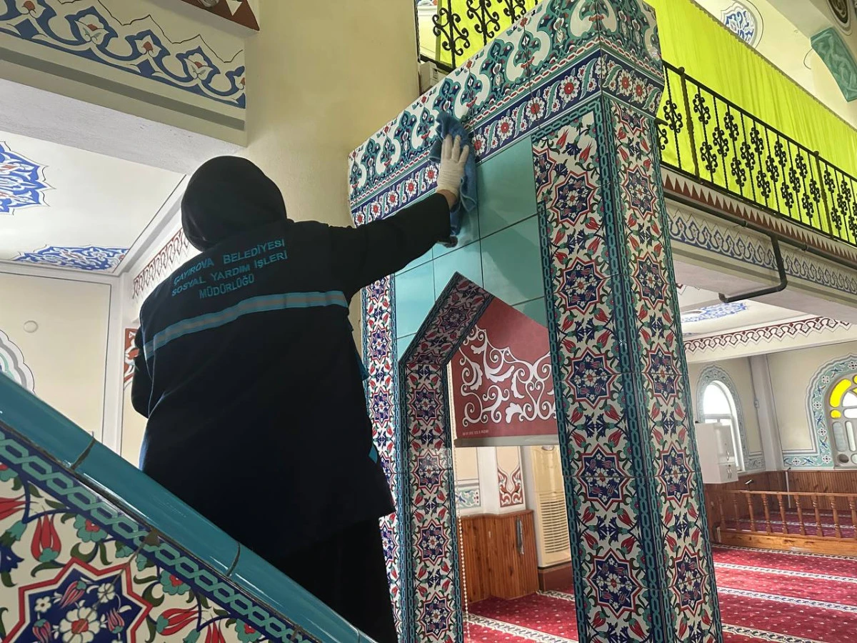 &Ccedil;ayırova&rsquo;da camiler ve mezarlıklar Ramazan&rsquo;a hazır