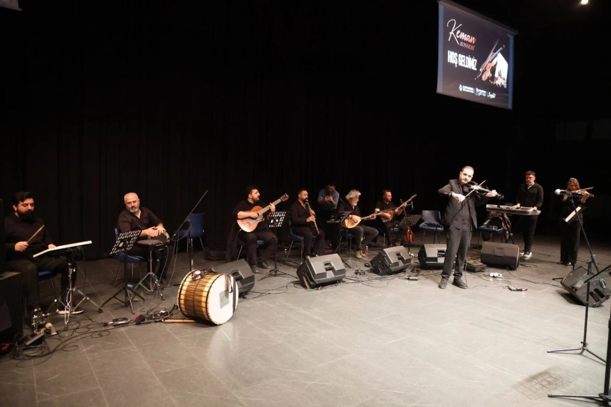 &Ccedil;ayırova&rsquo;da keman dinletisi kulakların pasını sildi