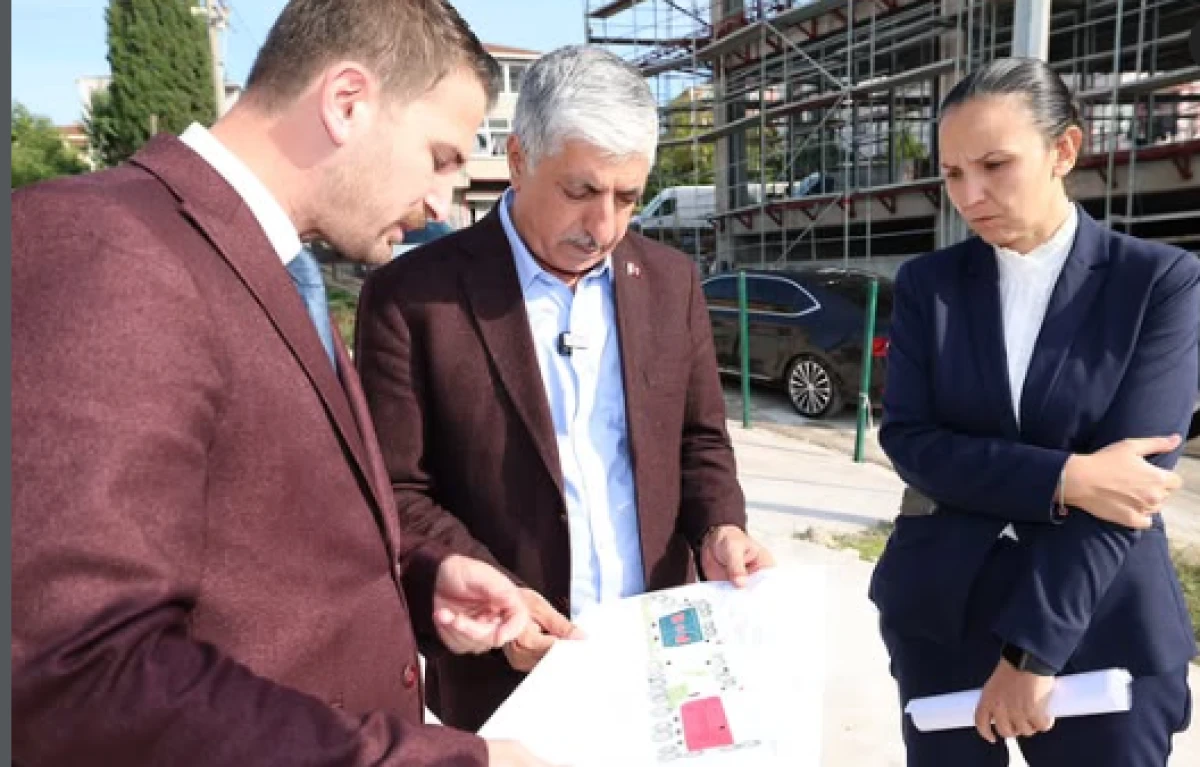 &Ccedil;AYIROVA&rsquo;DA PARKLAR YENİLENİYOR: İBNİ SİNA VE LALE PARKLARINDA &Ccedil;ALIŞMALAR YERİNDE İNCELENDİ