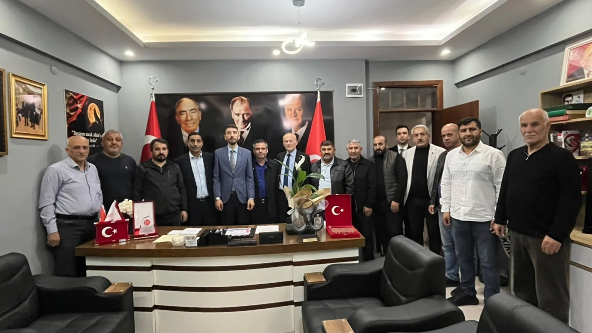 &Ccedil;ayırova&rsquo;da Sivil Toplum Dayanışması: Erzurumlular Derneği İl&ccedil;e Teşkilatını Ziyaret Etti