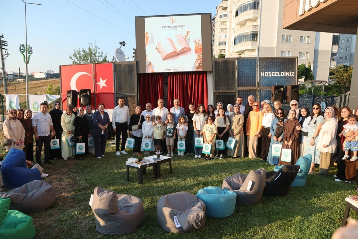 &Ccedil;ayırovalı kitapseverler, &Ccedil;ayırova Okuyor&rsquo; projesinin finalinde buluştu