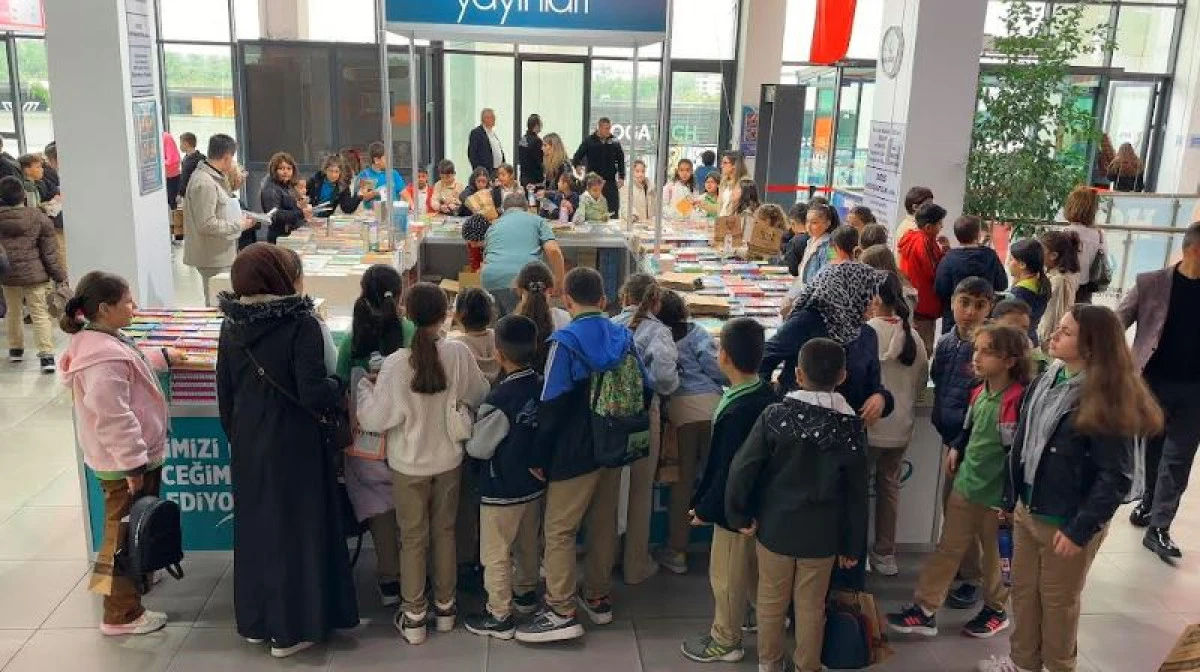 &Ccedil;ayırovalı kitapseverler, kitap g&uuml;nlerinden &ccedil;ok memnun