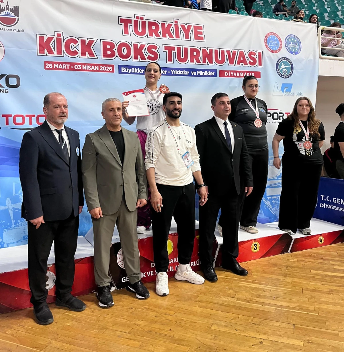 &Ccedil;ayırovalı sporcular, o turnuvadan 2 madalyayla d&ouml;nd&uuml;