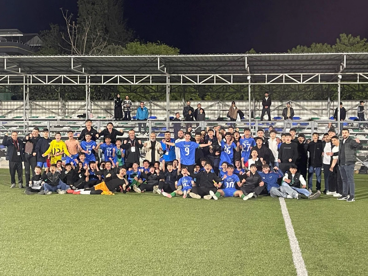 &Ccedil;ayırova&rsquo;nın gen&ccedil; futbolcuları,  T&uuml;rkiye Şampiyonası&rsquo;na gidiyor!