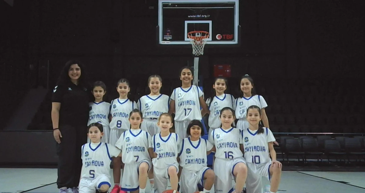 &Ccedil;ayırova&rsquo;nın minik basketbolcuları şampiyon oldu