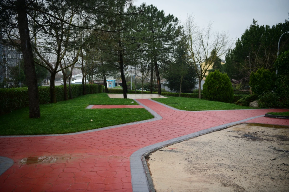 &Ccedil;ayırova&rsquo;nın parklarında revizyon &ccedil;alışmaları s&uuml;r&uuml;yor