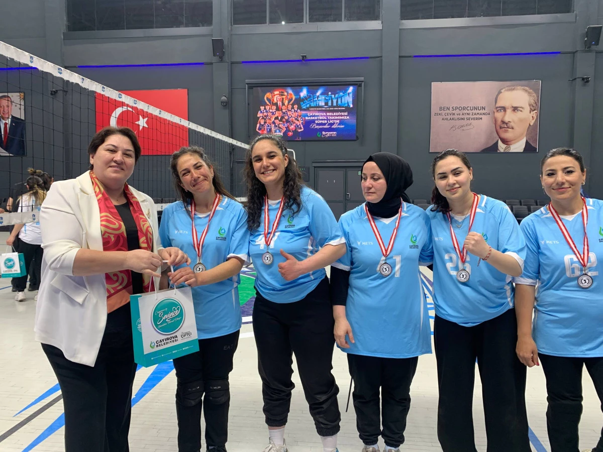 &Ccedil;ayırova&rsquo;nın sultanları sahaya &ccedil;ıktı, kazanan dostluk oldu!