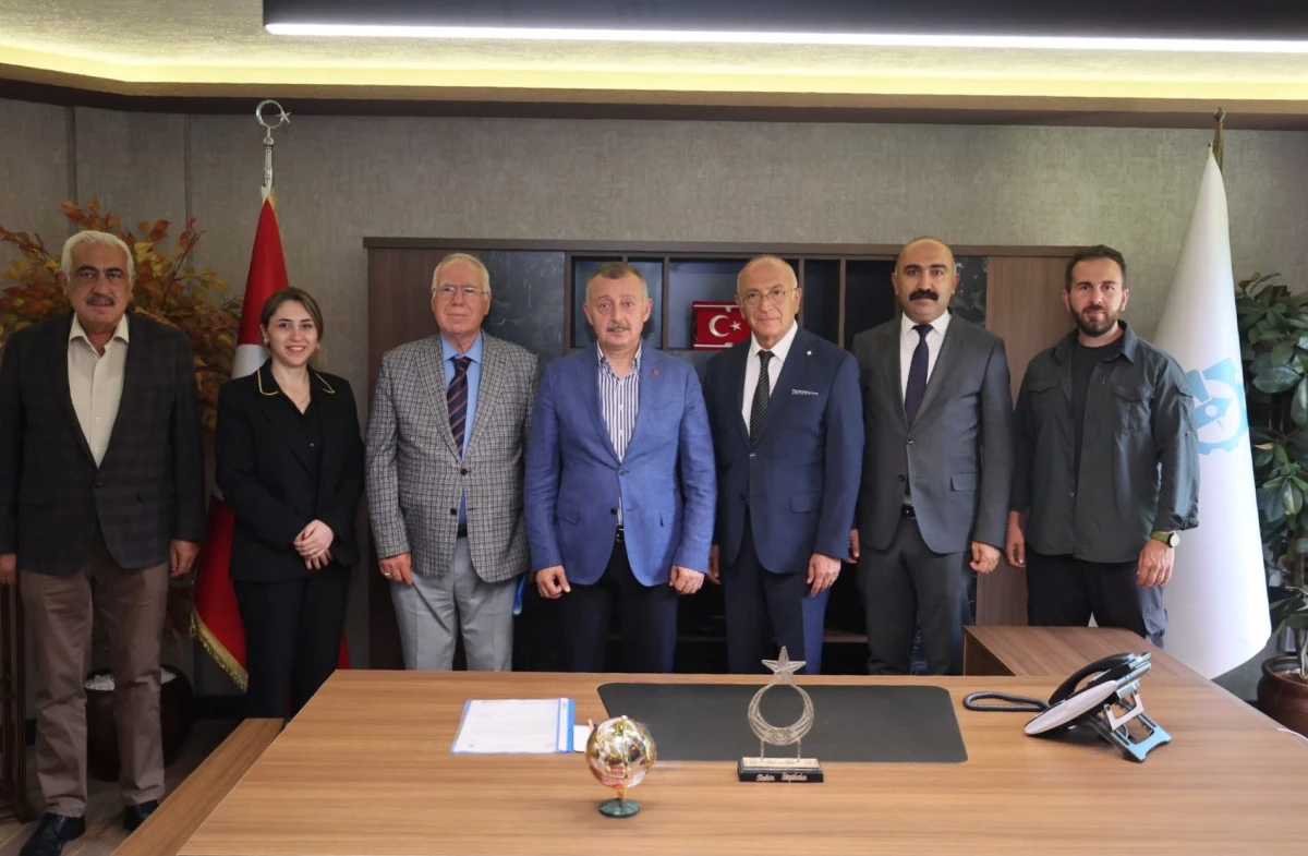 Cem Vakfı, teşekk&uuml;r i&ccedil;in Başkan B&uuml;y&uuml;kakın&rsquo;a geldi