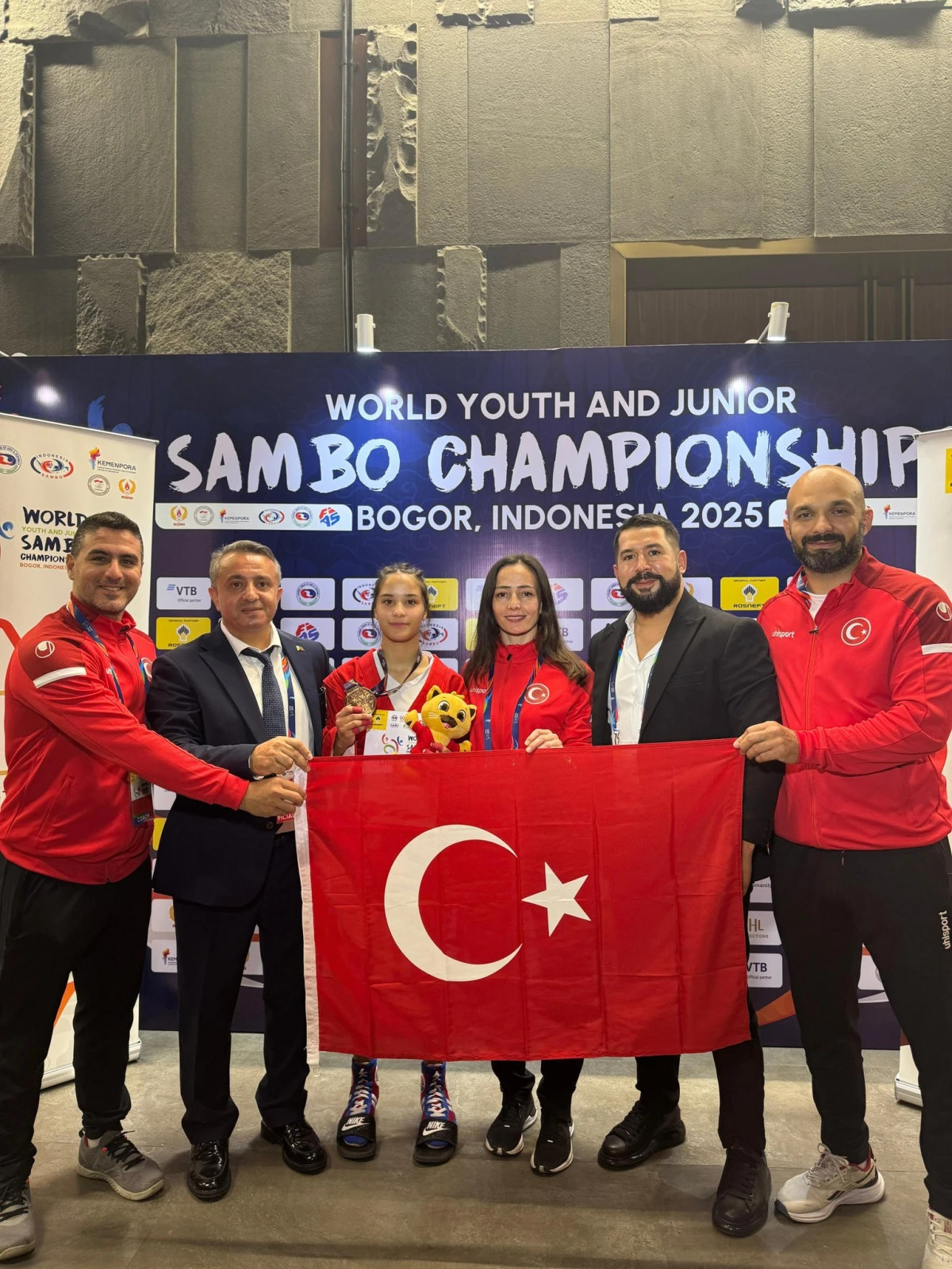 Ceylin ve Kardelen, judoda istikbal vaat ediyor