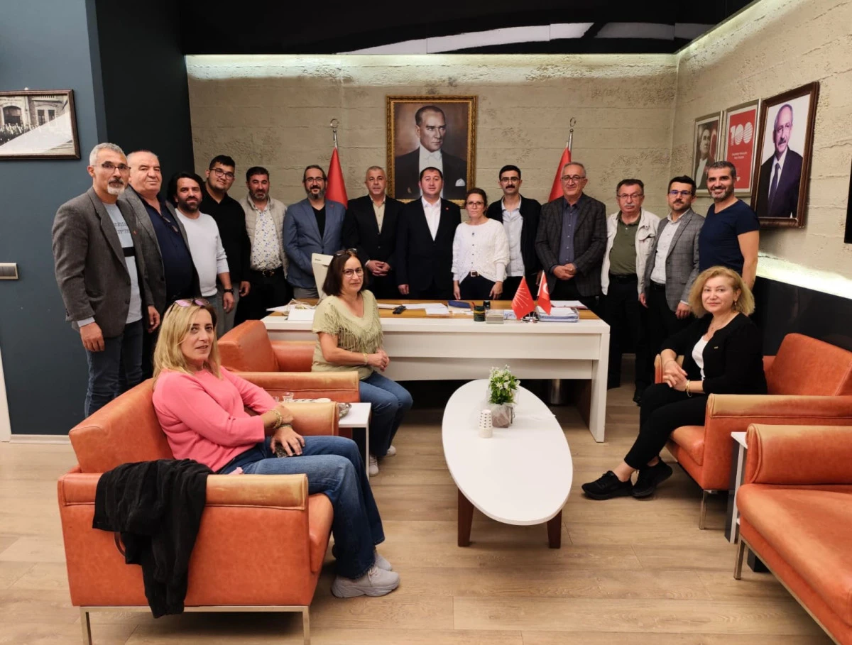 CHP &Ccedil;ayırova&rsquo;da &Uuml;st D&uuml;zey İl Katılımıyla Kritik Y&ouml;netim Kurulu Toplantısı