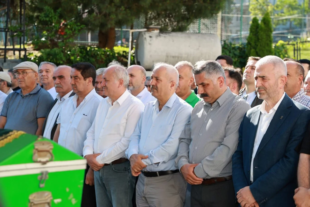 CHP Dilovası Teşkilatı, Melahat Orhan'ı Son Yolculuğuna Uğurladı