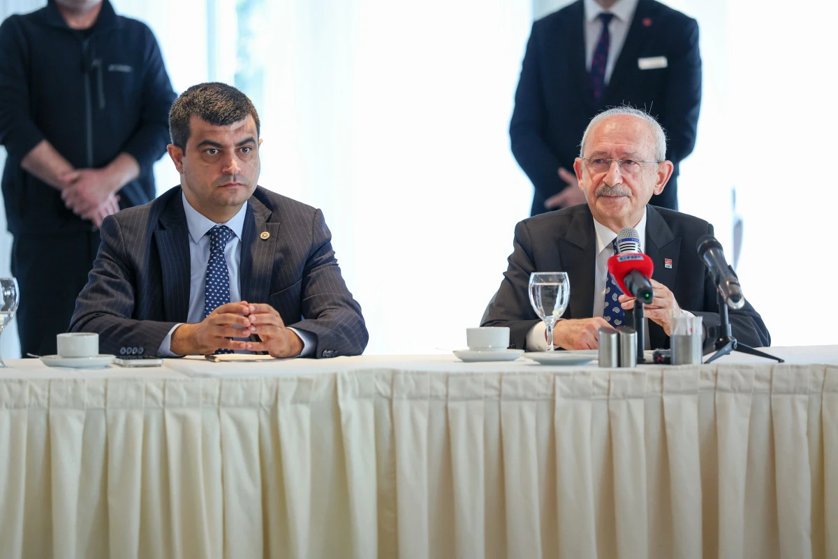 CHP Genel Başkanı Kemal Kılı&ccedil;daroğlu, Televizyonların Ankara Temsilcileriyle Bir Araya Geldi