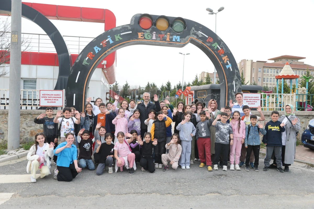 &Ccedil;ift&ccedil;i, &Ccedil;ayırovalı miniklerle, Trafik Eğitim Parkı&rsquo;nda buluştu