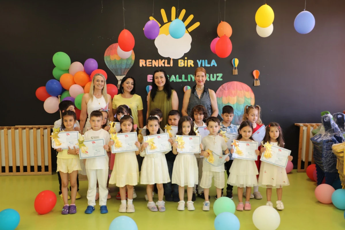 &Ccedil;ınar &Ccedil;ocuk Evleri&rsquo;nde karne coşkusu