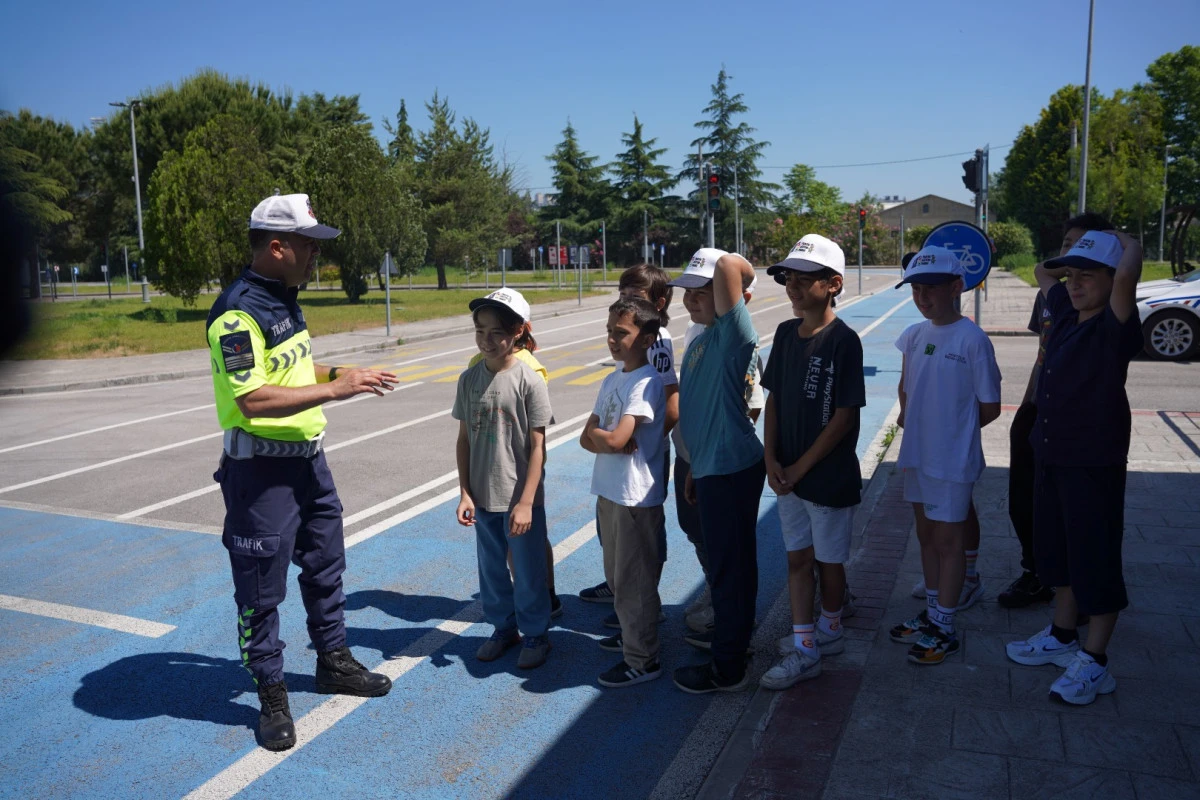 &Ccedil;ocuk Trafik Eğitim Parkı&rsquo;nda &ccedil;ocuklar bilin&ccedil;lendi