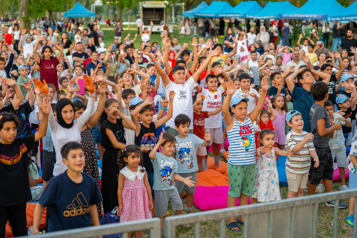 &Ccedil;ocuklar bu yıl da B&uuml;y&uuml;kşehir&rsquo;le eğlenceye doydu; Yaz akşamları &ldquo;&Ccedil;ık Dışarıya Oynayalım&rdquo; ile renklendi