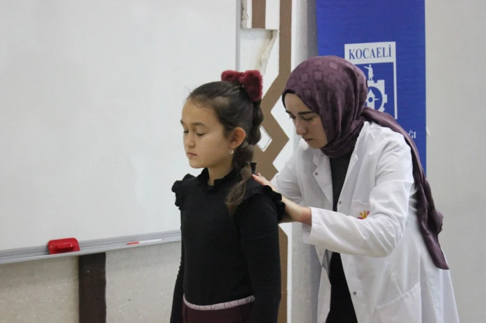 &Ccedil;ocuklarda skolyoz belirtilerine dikkat
