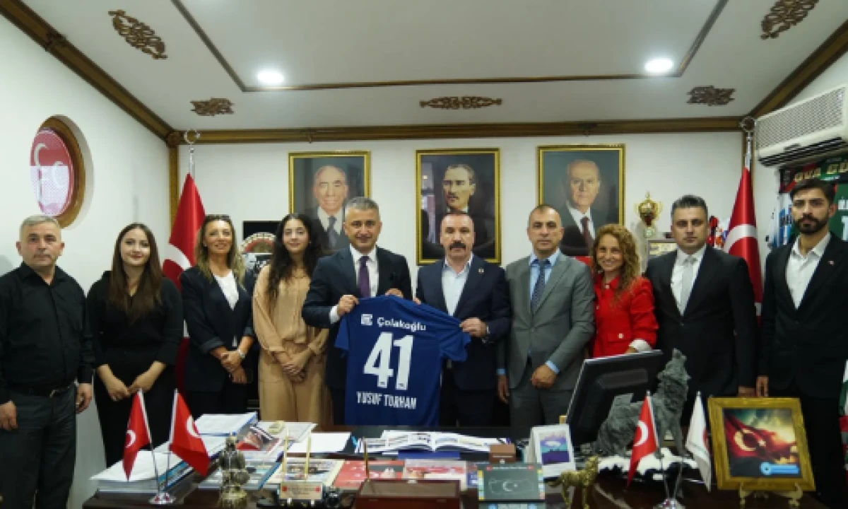 &Ccedil;olakoğlu Metalurji Spor Kul&uuml;b&uuml;&rsquo;nden MHP Dilovası İl&ccedil;e Teşkilatı&rsquo;na Anlamlı Ziyaret