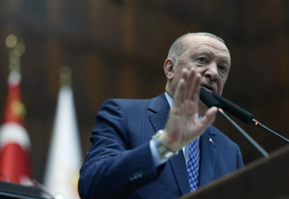 CUMHURBAŞKANI ERDOĞAN&rsquo;DAN GRUP TOPLANTISINDA KARARLILIK MESAJI: "ASLA BAŞINIZI &Ouml;NE EĞDİRMEYECEĞİZ!"