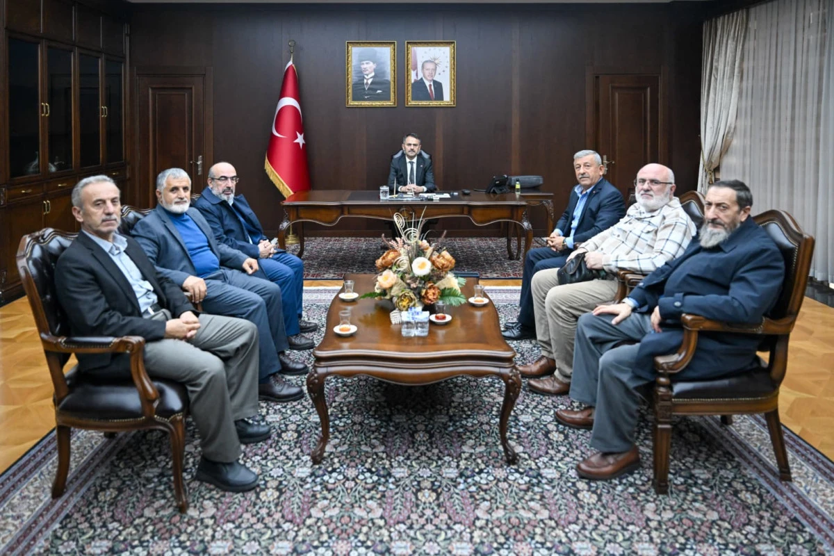 Darıca Abd&uuml;lhamid Han Vakfı, Vali İlhami Aktaş'ı Gebze Makamda Ziyaret Etti