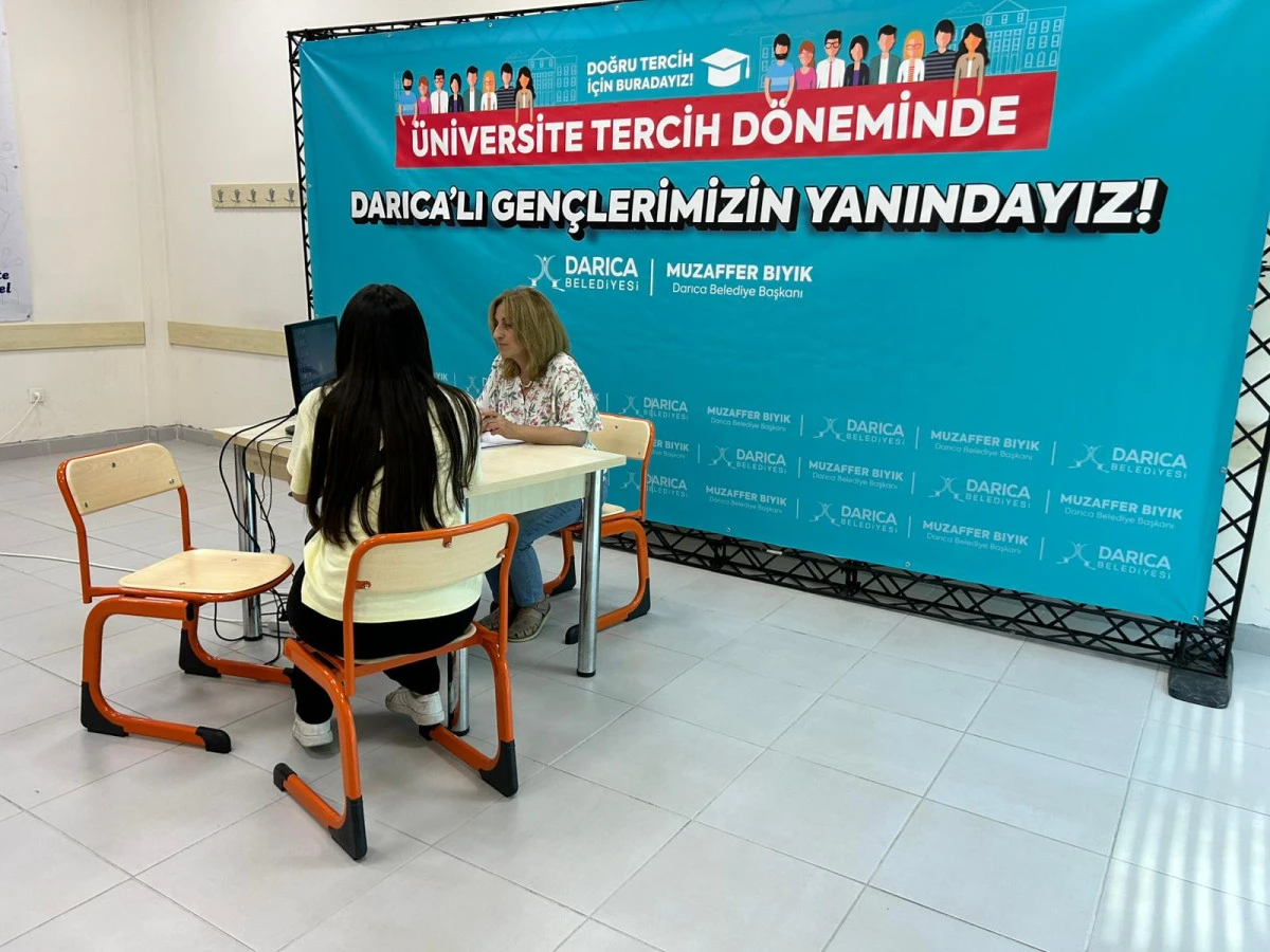 DARICA BELEDİYESİ GELECEĞE GİDEN YOLDA GEN&Ccedil;LERİ YALNIZ BIRAKMIYOR