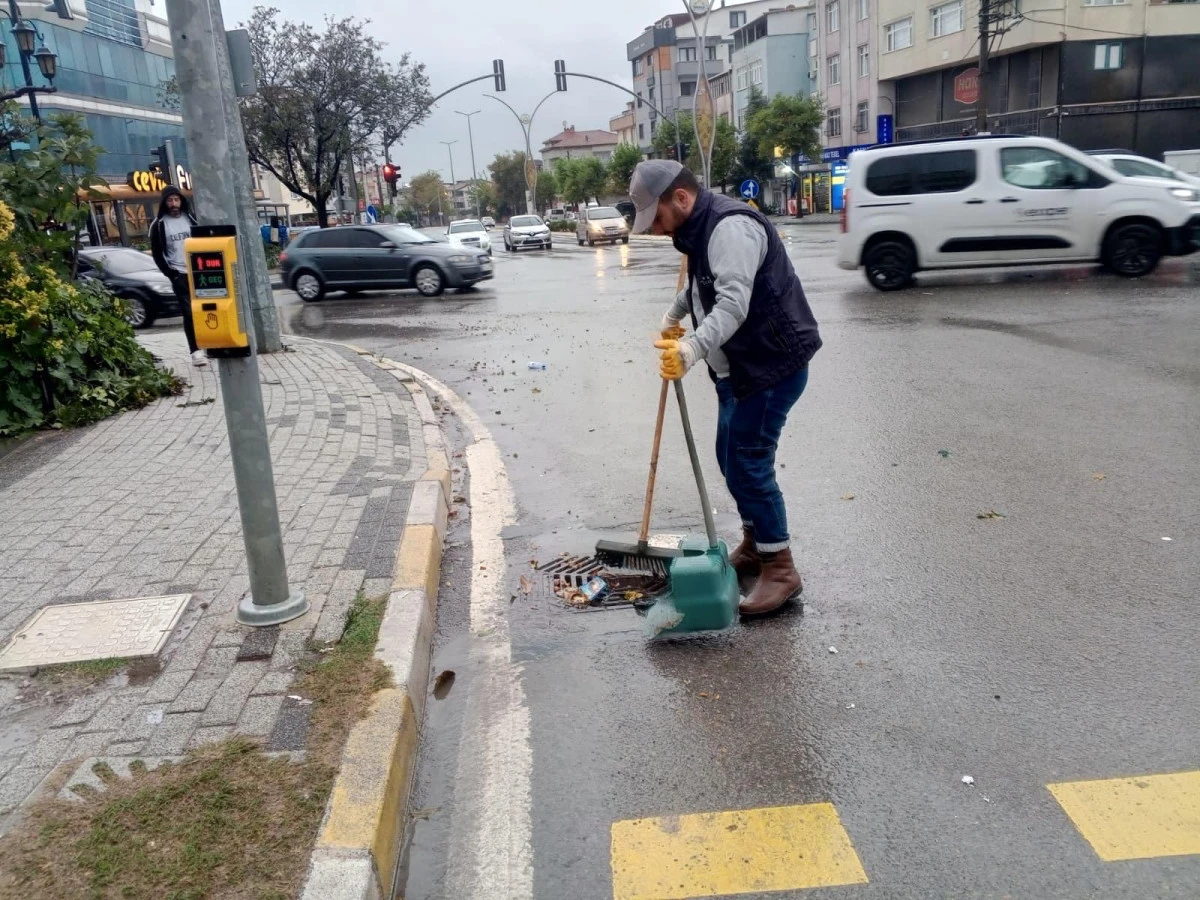 Darıca Belediyesi&rsquo;nden sağanak yağışa karşı hummalı &ccedil;alışma