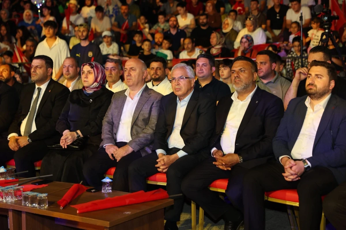 Darıca'da 15 Temmuz Demokrasi ve Milli Birlik G&uuml;n&uuml; Anma Programı D&uuml;zenlendi
